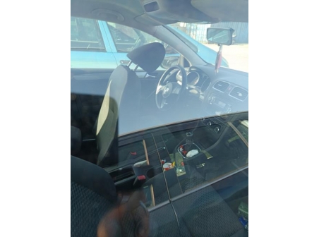 Vehicule-VOLKSWAGEN-GOLF%206-2011-f99dfbed299e39347bd0071d91f7be050defe032bae4d5dd3c867628533314ea_m.jpg