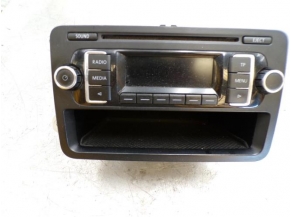 109098335-bf15b39b-2d08-4770-b27e-3232c1e37989-Piece-Autoradio-dorigine-VOLKSWAGEN-f9767b0c8eafa3b24de95acdfeb64a15d606e23b0fab75b94022ab9978399ec6_m.JPG