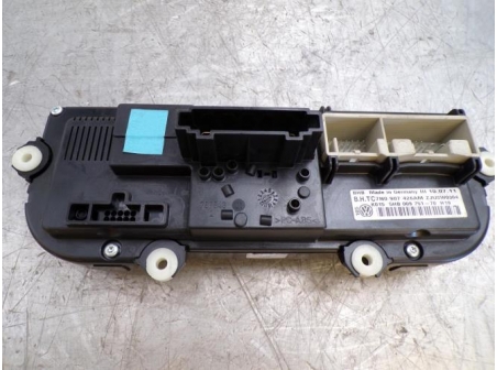 109098407-80673c74-0ec3-4c76-a9f7-f1d1a5b20b33-Piece-Commande-chauffage-VOLKSWAGEN-8e610d1a3930e7549bcb80beb80a9e683a16171a3f9f94af4805729600b1000f_m.JPG