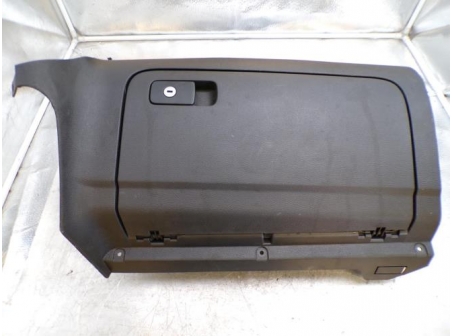 109099386-659750b8-0fc9-4c48-a483-a4603035037c-Piece-Boite-a-gants-VOLKSWAGEN-28f9c45c68b43e93f77f4172b365d4a19103bee51767f176dabbda478b85a605_m.JPG