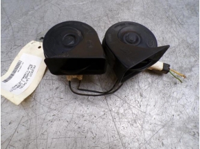 108461989-df95b967-169e-4948-a015-a6b3ebc2d7ed-Piece-108461989-Avertisseur-Klaxon-6236J1-PEUGEOT-207-PHASE-1-CABRIOLET-16i-16V-4074d518e1a1ba9a0ecb3e13f53419474a449e2b0a7cf181ce977d2b4ab2c3a3_m.JPG