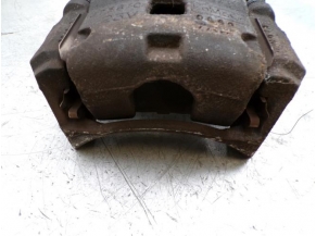 108464039-6299d6ec-30dc-4133-95bc-f10424f37d55-Piece-108464039-Etrier-avant-droit-1766808-FORD-FIESTA-6-PHASE-1-14-TDCI-8V-TURBO-86f8aad2db1828e1ef17316e0012a4d8007e7fd0f6893aaae36bb4e00e62df4a_m.JPG 2