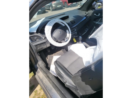 Vehicule-RENAULT-MEGANE%203%20PHASE%201%20CABRIOLET-2013-f95ae2536de1c4b6f72a4106e16ecc6e3c133a33c169879ab5776fc4ed0f9981_m.jpg
