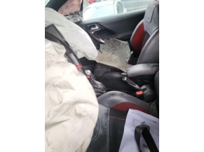 Vehicule-PEUGEOT-208%201%20PHASE%202-2016-a3ac0fd23af47ed20a1df0c2f12742c166e5014e03c211a02d0d629d500bf26d_m.jpg 2