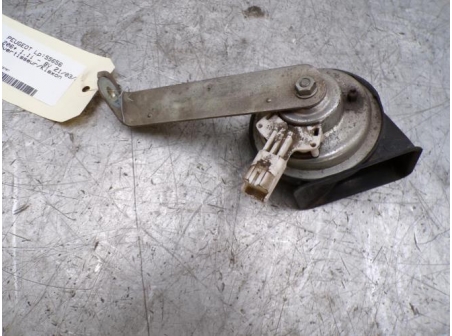 109249707-4edc963b-bd65-4de0-9543-8d1be62759ea-Piece-109249707-Avertisseur-Klaxon-6236L6-PEUGEOT-206-11i-8V-538521b7b999488aa9f8b2087ce08aed35c8cbdfa92f61ec3832f7fb73ef8e53_m.JPG