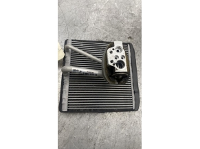109666825-be25e60c-e6c4-489f-ab37-90815175bf14-Piece-Radiateur-chauffage-VOLKSWAGEN-8ea3240aef82ad0b2d361fdf993a2ed2d948ed70e6c224782f92c6d530947dc7_m.jpg