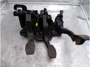 109818162-ec5b866e-f92b-481c-af5e-d10a5e4593cd-Piece-Pedalier-CITROEN-9c8f5f45234ca1134d481c260ff453fa3c30123936473ba49bd3b7726acca2cd_m.JPG