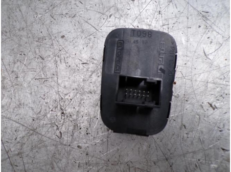 109818665-0e043c7e-8aaa-4799-bf74-b188a055004c-Piece-Bouton-de-warning-CITROEN-96e7441a170b419e9f3bd6a52e3da980e54979bf50564ac5dd2aa2eb44a10def_m.JPG