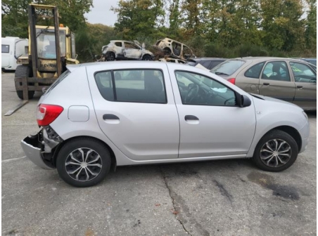 Vehicule-DACIA-SANDERO%202%20PHASE%201-2015-21615751163a5b93df2785befef61f8fc2e05bd756af0320ed47070f0e475adc_m.jpg