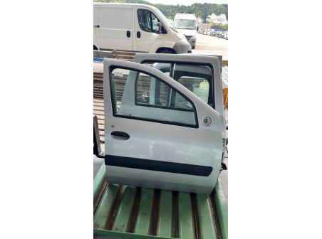 109829925-3eac424a-d433-4112-b442-59aeb5246354-Piece-Porte-avant-droit-DACIA-LOGAN-MCV-1-PHASE-1-BREAK-cb31deab31329397541536cafe0958c370ec82bcb57d142116bfce36b907c36e_m.jpg