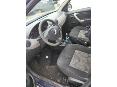 Vehicule-DACIA-SANDERO%201-2010-ea078f604eaf73b5f90ac2b30dcf9e8187d39cb0f46efda232755bf510546408_m.jpg