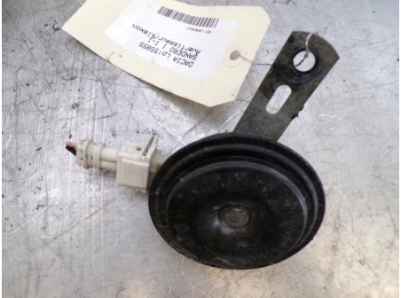 109909547-ae3006ec-6950-4cf4-aa62-629dd19a2a48-Piece-109909547-Avertisseur-Klaxon-8200834492-DACIA-SANDERO-1-f907f63e78deb35e35cb1f8d8f44da3bf673366d700e8baed03c303076749f0d_m.JPG