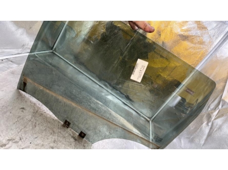108824592-9b03d646-fe5c-417d-9d63-b6aec2f95e29-Piece-Vitre-arriere-gauche-823019956R-RENAULT-ZOE-1-2fa6bed17b353b74de79538c1979c2ae6eb1eefaf7260b11433d70b738a4e926_m.jpg