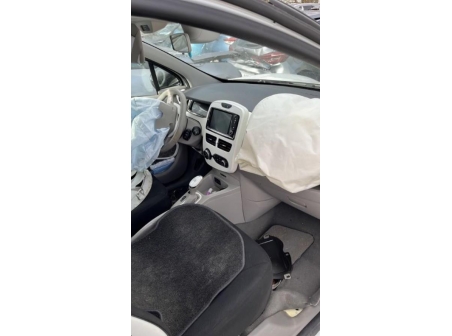 Vehicule-RENAULT-ZOE-1-2016-7ab42bc5bb5197babbc97b24dfeebccc18fba640640d37172b74fdfb0dbebf76_mtn.jpg