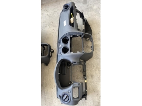 108454572-2772ad2a-4688-4dc3-9716-6b94b6df2fee-Piece-Planche-de-bord-complete-1869852-FORD-FIESTA-5-PHASE-2-899a91ac17840f8883c2bf013607e70b67a30c77d27546f8f031e5cdce4f292b_m.jpg