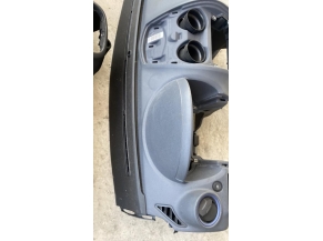 108454572-2772ad2a-4688-4dc3-9716-6b94b6df2fee-Piece-Planche-de-bord-complete-1869852-FORD-FIESTA-5-PHASE-2-899a91ac17840f8883c2bf013607e70b67a30c77d27546f8f031e5cdce4f292b_m.jpg 2