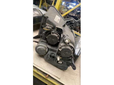 106134837-7dfe5104-d1b8-4e6b-ae1c-e6e86a8b3373-Piece-Optique-avant-principal-droit-feuxphare-93175365-OPEL-MERIVA-A-PHASE-2-9566991217aa829df744de401d4de46ab8f61d49d06129f1828eccf8fc6e6ede_m.jpg