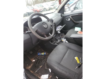 Vehicule-DACIA-DUSTER%201%20PHASE%201-2012-464a11f5b4946ad8410815428c6db28c9d257188ee38c668588422af1340bc6b_m.jpg