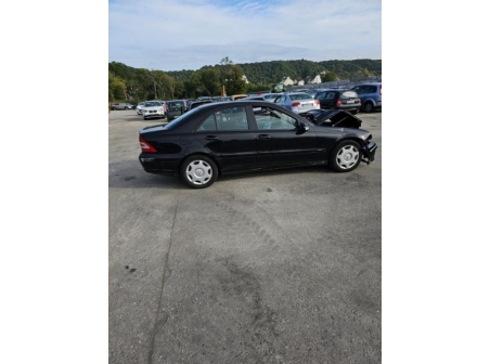 Vehicule-MERCEDES-CLASSE%20C%20203%20PHASE%202-2005-3afb8a76bf758e3add2a61364de5251dc21751c4d6d0f944e4c66664a0107838_m.jpg