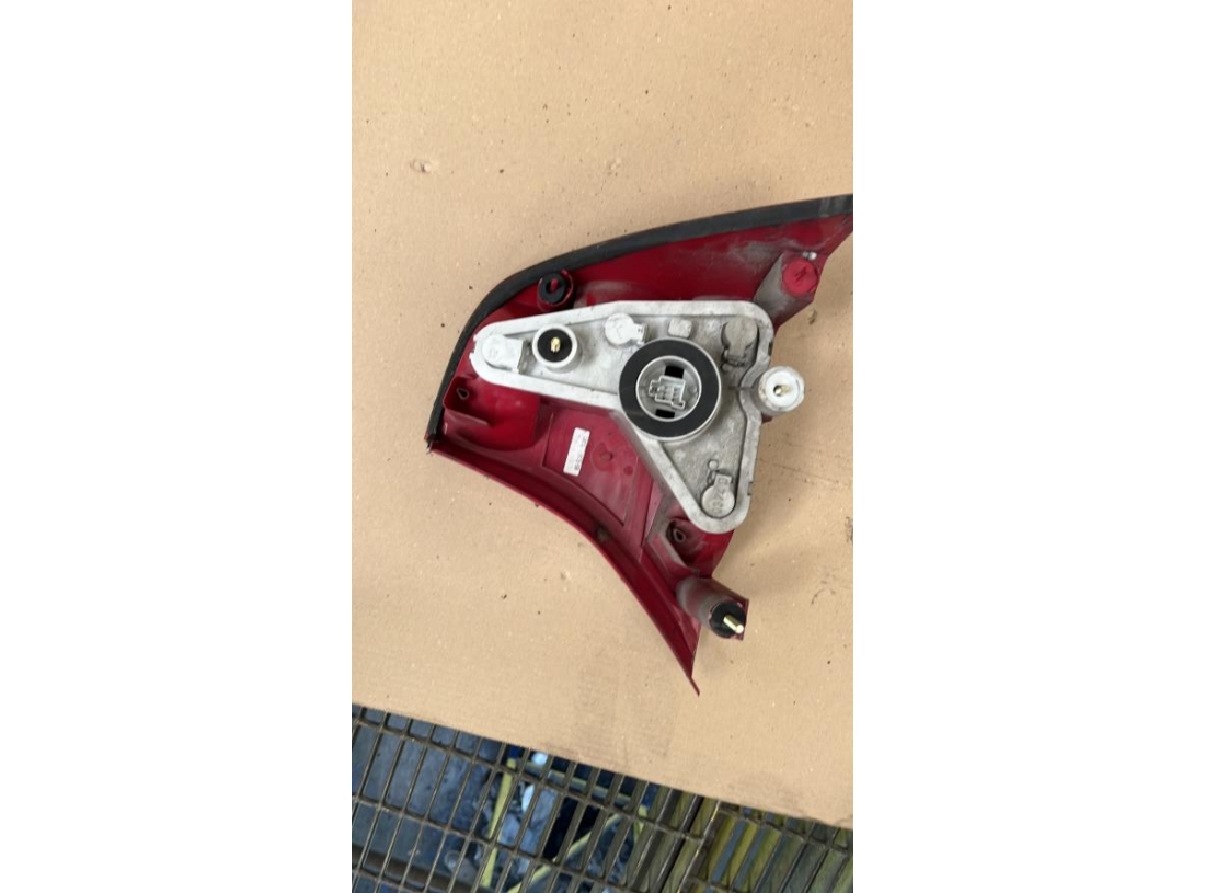 105666303-d63a423f-9755-4f13-a313-e12970727839-Piece-Feu-arriere-principal-gauche-feux-1150022-FORD-FOCUS-1-e5cba34670fda342ab7d18080952e172d221826e91a88c390d752b4890e5c360_m.jpg 105666303-d63a423f-9755-4f13-a313-e12970727839-Piece-Feu-arriere-principal-gauche-feux-1150022-FORD-FOCUS-1-e5cba34670fda342ab7d18080952e172d221826e91a88c390d752b4890e5c360_m.jpg