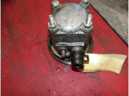 105655274-69783232-3385-400b-80b1-57df48f5bd84-Piece-105655274-Pompe-de-direction-1506272-FORD-MONDEO-3-Essence-ce05d56baeec433cc0e9cdf3e8f7657581c9f3785d03ab08eed94054482b7691_m.JPG