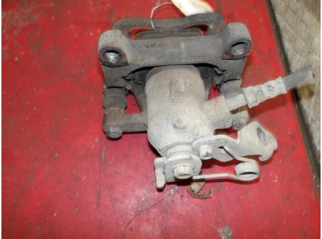 105655283-f4558643-ce78-4a89-acf3-6ec1a3bc44cb-Piece-105655283-Etrier-arriere-droit-1738987-FORD-MONDEO-3-Essence-d2e47f02f44bdad30cac110b09fa050223d41c4de2b7f299ca374f2d41a0b204_m.JPG