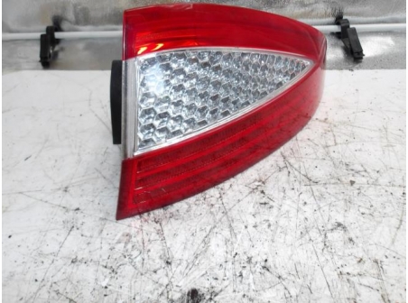 105655284-8cc49cb2-885b-4b23-abc6-32688d92ff51-Piece-105655284-Feu-arriere-principal-droit-1523732-FORD-MONDEO-3-Essence-d81cb4de654ba80ac3b8349ebee0d2ebdc8b9c1a501b84127151c9c988b523f9_m.JPG