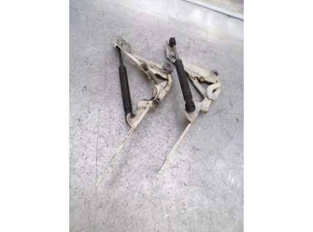 110025523-4752d0d9-a778-4858-a6dc-e012a4f85b7a-Piece-Charniere-de-capot-MINI-0766a0b385aee53699e9003125bf200fd6aad087e9582df600858d352887a9a9_m.JPG