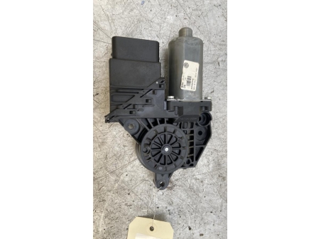 110117557-973bb42b-7783-4087-a804-17369092733a-Piece-Moteur-leve-vitre-arriere-droit-VOLKSWAGEN-7410cadb034067eec539529cf5c0b064c7005b350e3aa5125a7f75a45b6b5332_m.jpg