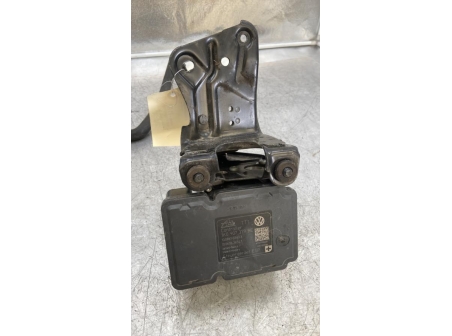 109591430-ac4304e2-1745-4eb0-9951-497217bd1a14-Piece-Bloc-ABS-freins-anti-blocage-VOLKSWAGEN-ec4796ede5937fba343a153082c2933f2c65a5e50fa08b58419620bffffd6911_m.jpg