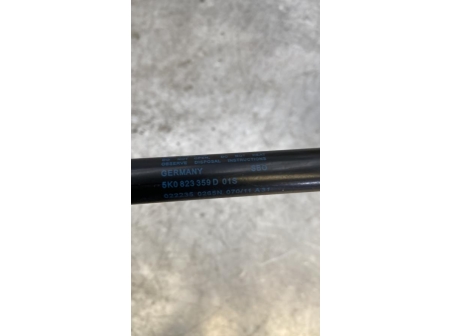 109591127-f13f0c4a-6ac9-4e45-9131-6ed66df723cb-Piece-Verin-de-capot-5K0-823-359-D-01-S-VOLKSWAGEN-026a8d5e9553adf807000653e088a69917e01d8b51f779d7effed4410a1add8e_m.jpg