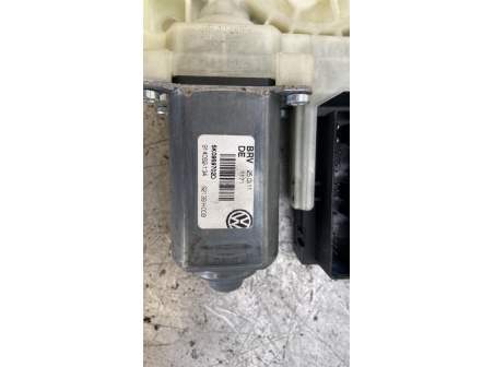 109591426-d8f84017-accf-420b-aa1e-efcaacbd8d9f-Piece-Leve-vitre-electrique-avant-droit-VOLKSWAGEN-8b24555bea83ffa4f0a195f66eabd2b9db8c9cf9253515204a7a4495525801c9_m.jpg