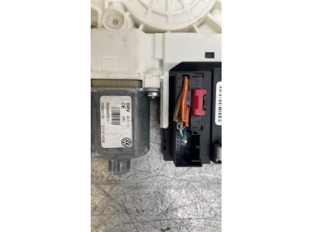 109591427-307eb657-1e86-441f-8dae-4b20e8f98f10-Piece-Leve-vitre-electrique-avant-gauche-VOLKSWAGEN-bee2404c8498374f72839a184f79ceecda8f24bcd25b5f5939d21a8e757625d5_m.jpg