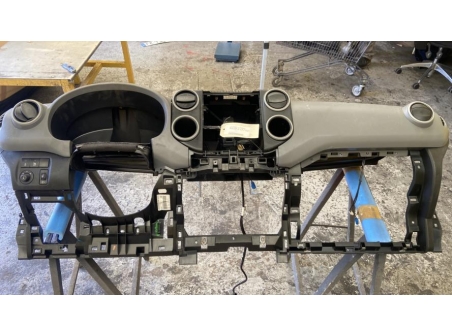 109928261-7aec0182-8802-48f3-bd4b-14e0fa86e341-Piece-Planche-de-bord-complete-16139519ZD-CITROEN-6bf3c1b99f3844673d6998e17f6c7bb198a01b17d0ffbf422fcf42c806f80d1a_m.jpg