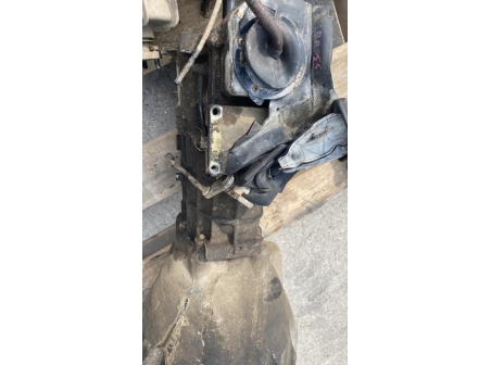 110332923-b334118d-767b-42c3-9ac0-b44b562829e3-Piece-Boite-de-vitesses-LAND-ROVER-DEFENDER-1-4964a14958b3e1cf1f1b2c69425f591ebcbfad8ff1a16f858969afeca3daa1a0_m.jpg