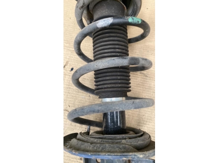 110341233-964b9d05-66c6-4ae7-a990-bcefe0239076-Piece-Amortisseur-avant-gauche-RENAULT-GRAND-SCENIC-2-PHASE-1-e951da7787e2e6f411820e48a9868f2bd4a50ff96ceb596254f44598a5f305f5_m.jpg
