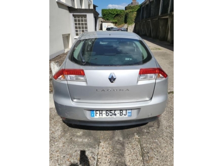 Vehicule-RENAULT-LAGUNA%203%20PHASE%201-2007-c7422e0b727dc36b726891ac658a5ecd0dd3a7822e4cb22be2b3579550c0310a_m.jpg