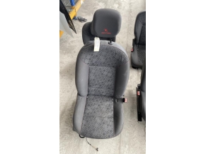 110389702-8f229518-86c1-413e-8017-f8f7f0ce5c85-Piece-Interieur-complet-RENAULT-TWINGO-2-PHASE-1-6a6e4b7cb211080c86625fb323bee93bd0cc8c8899398d492f158d2f5eefeb26_m.jpg 2