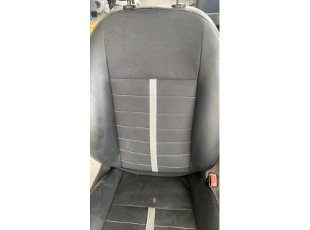 110565719-872071c4-ee12-48bd-8322-41d1cdb22e0a-Piece-Interieur-complet-FORD-KUGA-1-8467131a91821a5ac37888c1af83d7fdb5c78a1030e58c8c7d53360adc99c50c_m.jpg