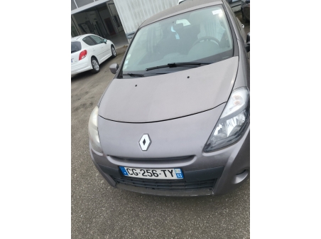 Vehicule-RENAULT-CLIO%203%20PHASE%202-2012-70ffc533e9dc1bb9157110e30583828be6222cdaf836d3e0e7f540ef2a8b1e41_o.jpg
