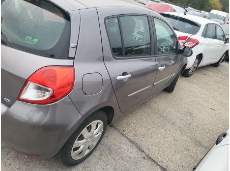 Vehicule-RENAULT-CLIO%203%20PHASE%202-2012-fa983e4b84599d3729cf9e6a6c265a0c119b0ec703ae8fd37b2ce9ccea7bfec6_o.jpg