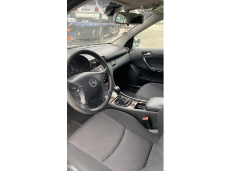 Vehicule-MERCEDES-CLASSE%20C%20203%20PHASE%202-2005-f6596a195c6f2eee76cfbe44bf8b688cefc622245d93669d7bc041e97a173c62_o.jpg