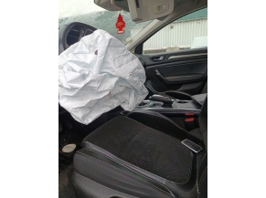 Vehicule-RENAULT-MEGANE%204%20PHASE%201-2016-ddc8613bc9e2ed37d2c5a21d08e273d5c078372665c01a3ec70a1eb0d091d0d9_o.jpg 2