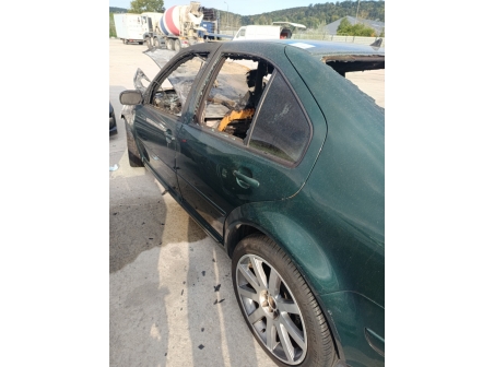 Vehicule-VOLKSWAGEN-BORA-1998-d44ffc7e9d1cbbdde93b2b84e1ad98a1ade6b6092fd685af5f1f419c75d72e10_o.jpg