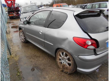 Vehicule-PEUGEOT-206-1-6-2004-3bbe8abb7c3bd6215e33dcbeaa2813c59d0bfb79ea25e8ec3059dcd4d0c8abe1.JPG