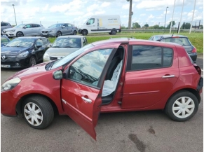 Vehicule-RENAULT-CLIO%203%20PHASE%202-2010-c34a8ba88b4940d8b924d5260cbf8823f9fa09a57a7d7b876293e3ffac275550_m.jpg 2