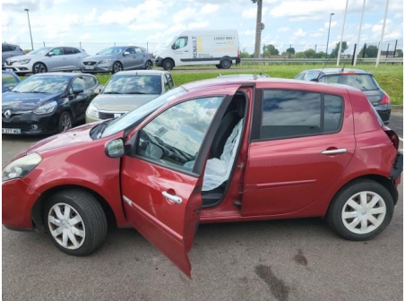 Vehicule-RENAULT-CLIO%203%20PHASE%202-2010-afbfa8362c63184cf17b905bde878b5f721c9239eea66b30a5bd8eb208c3f419_m.jpg