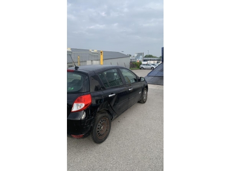 Vehicule-RENAULT-CLIO%203%20PHASE%202-2011-df2531ef8236be1ccb98fde6fb757849dc460b9e68d13eb29fa65e35c50d4769_m.jpg