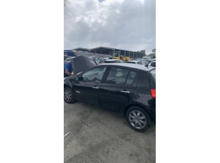 Vehicule-RENAULT-CLIO%203%20PHASE%202-2011-0334ef009a3bf8b12b1b07ab7014a87d6f2e736c5c4403736c3c4a2398037856_m.jpg