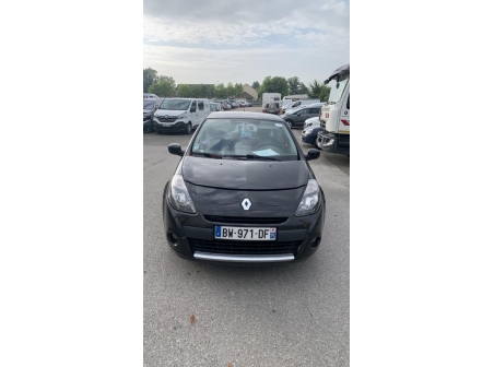 Vehicule-RENAULT-CLIO%203%20PHASE%202-2011-d932b6f6c58008c1e3645a8108aa20feb72383914f5ef954b9d2cf8a818ad981_m.jpg